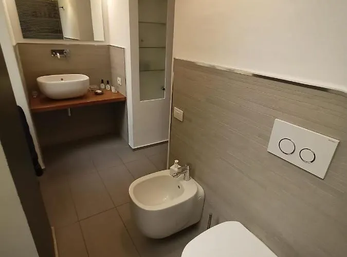 Apartament Charming Design Into Navigli District Mediolan