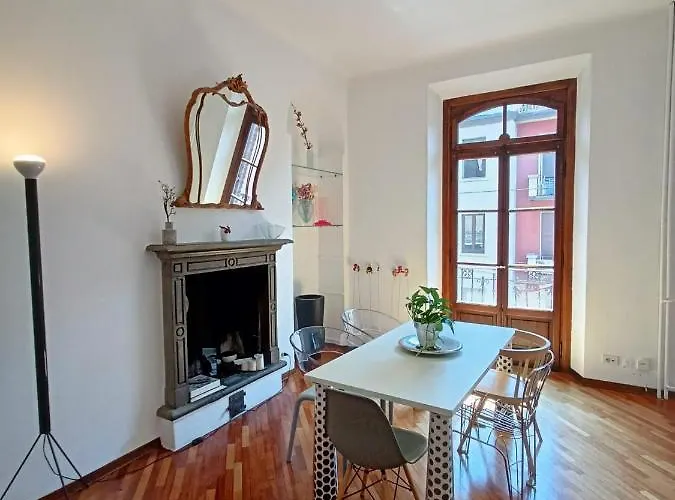 Charming Design Into Navigli District Apartament Mediolan