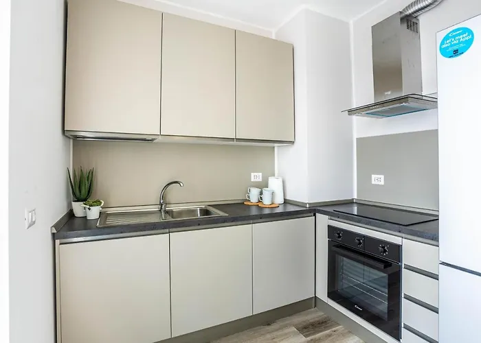 Hostmate - - Varanini - Nolo