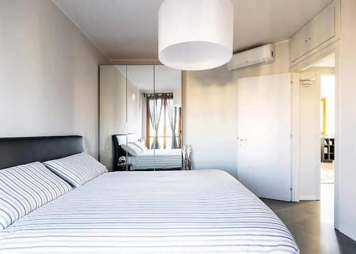 Apartament Black & White Flat In Naviglio/ Porta Genova Mediolan