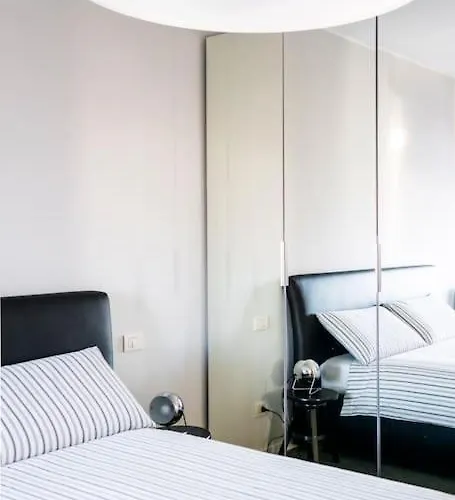 Black & White Flat In Naviglio/ Porta Genova Mediolan