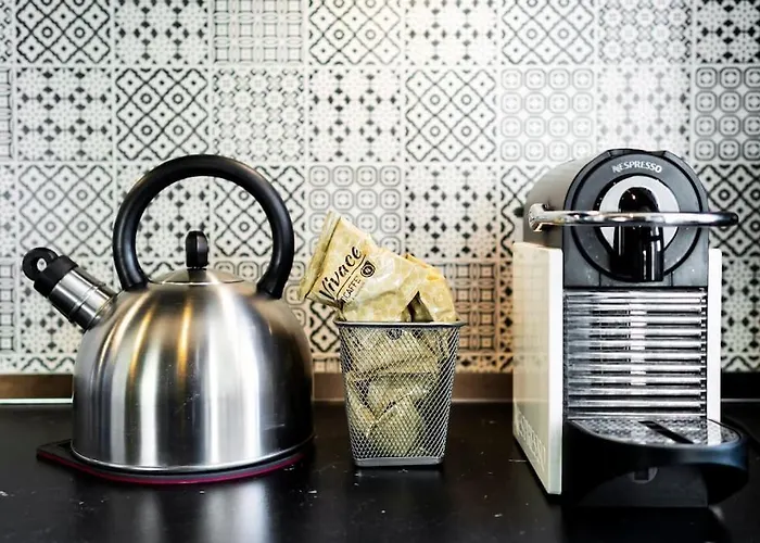 Black & White Flat In Naviglio/ Porta Genova