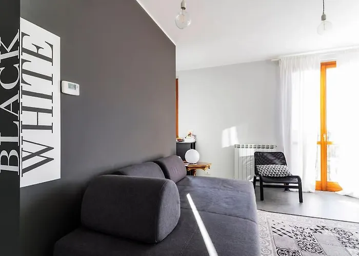 Apartament Black & White Flat In Naviglio/ Porta Genova *