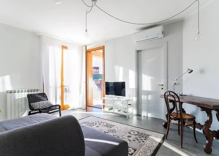 Black & White Flat In Naviglio/ Porta Genova * Mediolan