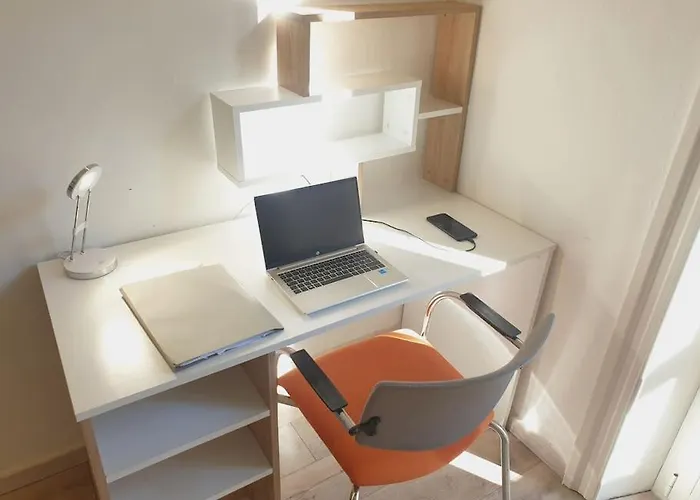 Spacious & Lovely - 4 Queen Bed Apartment *