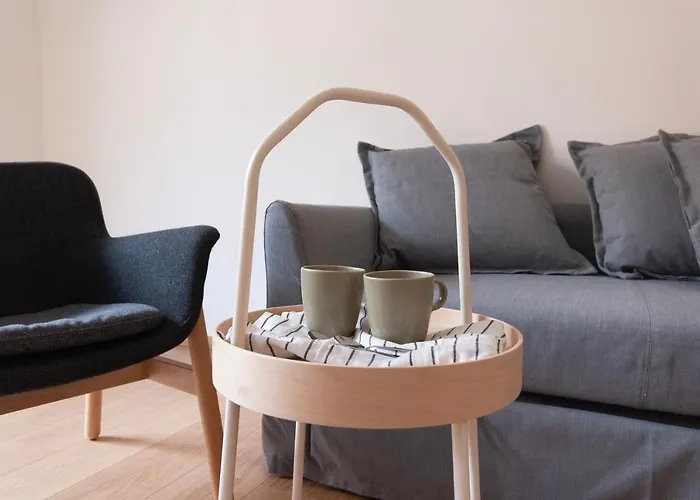 Youhosty - Del Castagno 2 Mailand