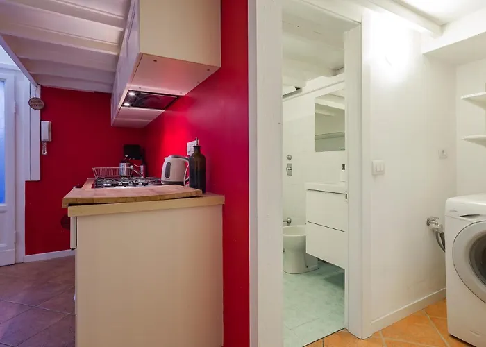 Flat In Isola De Castillia 22 아파트 *