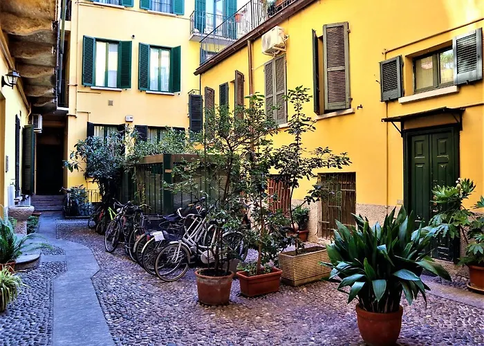 - La Casa Delle Meraviglie -navigli Edition- * Milánó