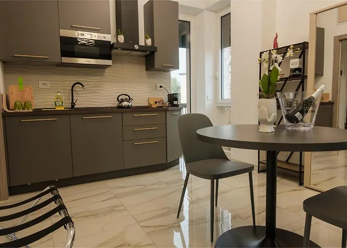 Zeus-08: Splendido Monolocale, Zona San Siro 公寓