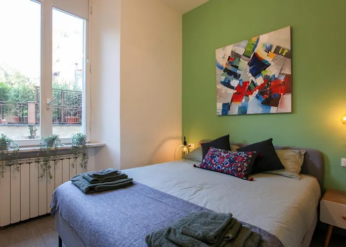 Modern Close To Shopping District アパート