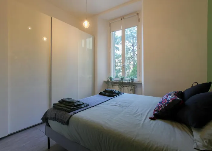 Modern Close To Shopping District アパート