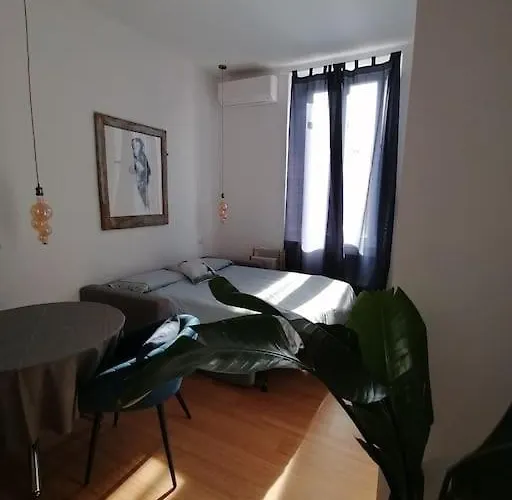 New Cozy 7 Metro Stops To Duomo!