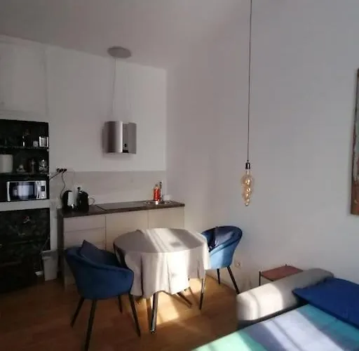 New Cozy 7 Metro Stops To Duomo! Appartement Milaan