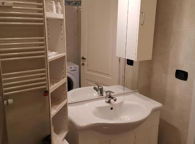 Station Group - Via Sammartini 15