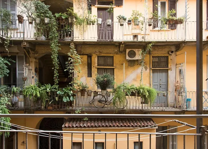 Youhosty - Corso Ticinese 78 *