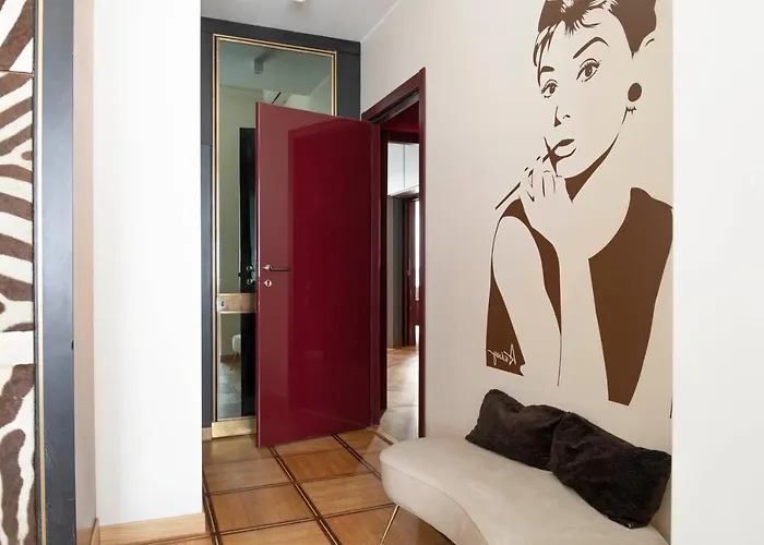 Apartamento An Elegant Vacation Near Duomo Milan, 2 Bedrooms, 6 Guests *