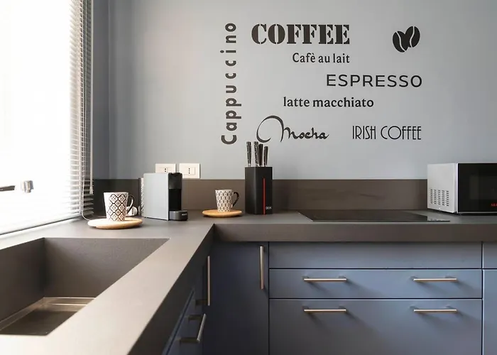 Apartamento An Elegant Vacation Near Duomo Milan, 2 Bedrooms, 6 Guests