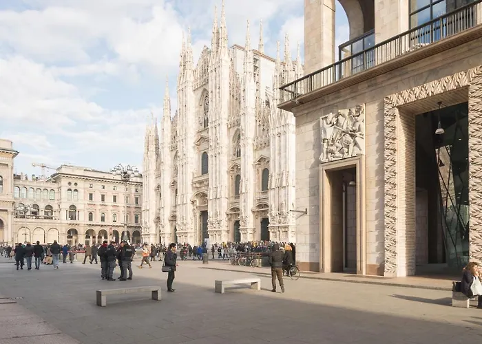 An Elegant Vacation Near Duomo Milan, 2 Bedrooms, 6 Guests * מילאנו