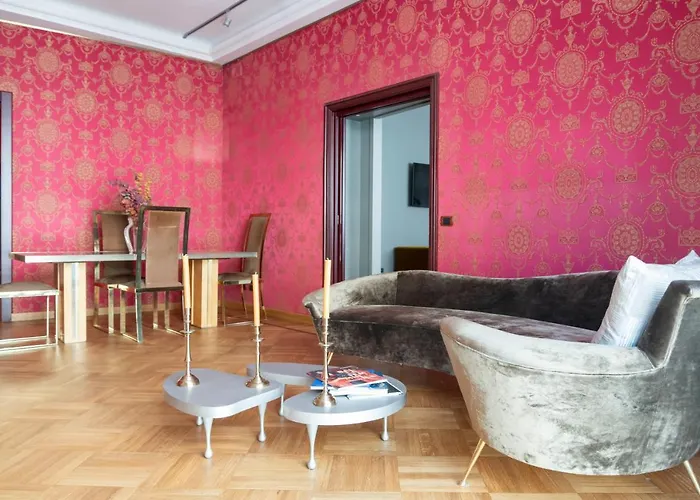 Apartamento An Elegant Vacation Near Duomo Milan, 2 Bedrooms, 6 Guests *