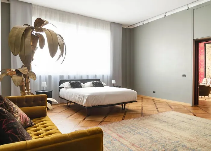 Apartamento An Elegant Vacation Near Duomo Milan, 2 Bedrooms, 6 Guests