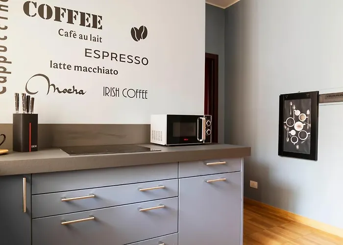 An Elegant Vacation Near Duomo Milan, 2 Bedrooms, 6 Guests דירה