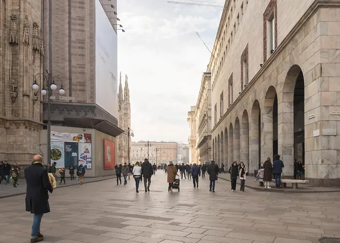 An Elegant Vacation Near Duomo Milan, 2 Bedrooms, 6 Guests *