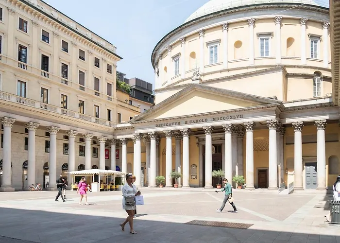 An Elegant Vacation Near Duomo Milan, 2 Bedrooms, 6 Guests Milán