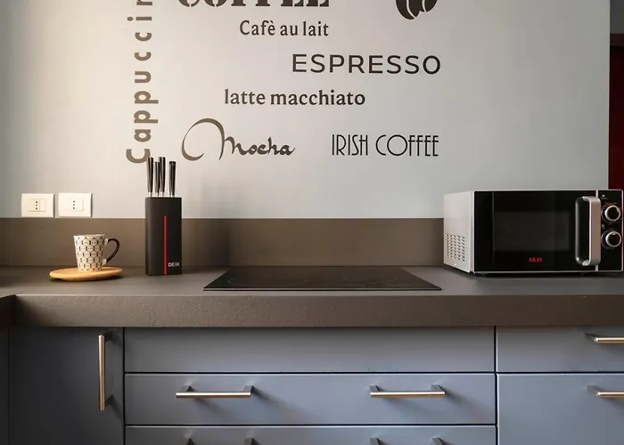 An Elegant Vacation Near Duomo Milan, 2 Bedrooms, 6 Guests