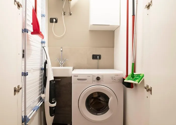 An Elegant Vacation Near Duomo Milan, 2 Bedrooms, 6 Guests Apartamento