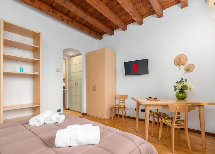 Conciliazione-centralissima * Milan