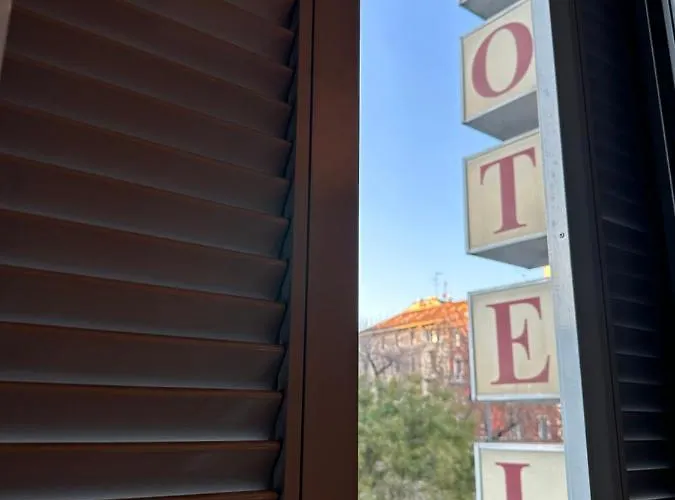 أسبرومونته 3* ميلان