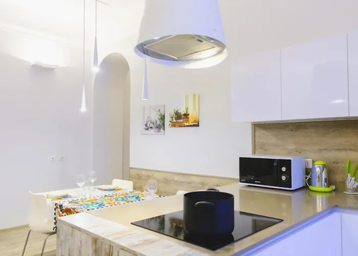 Guesthost - Book Now! Corso Buenos Aires & Loreto M1 *