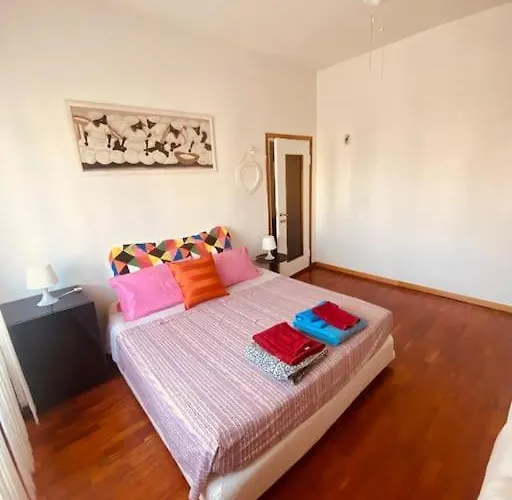 Апартаменты Lovely Flat, Super Connected To The Centre,wifi,4p