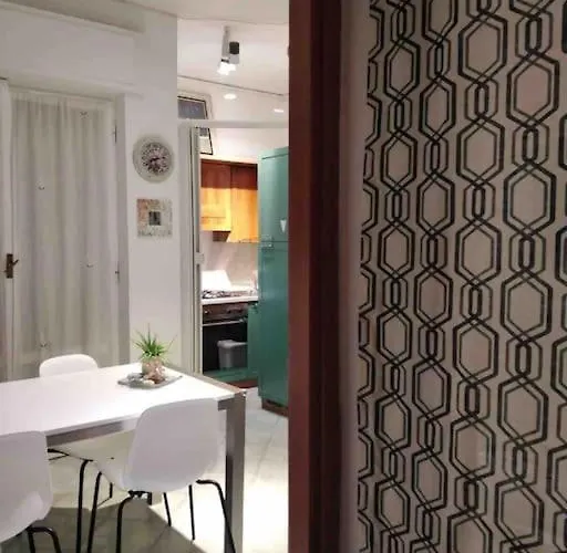 Апартаменты Lovely Flat, Super Connected To The Centre,wifi,4p