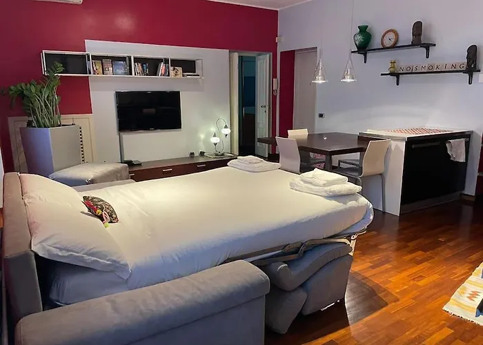 Cozy Flat Mins Walk To Navigli&metro Porta Genova