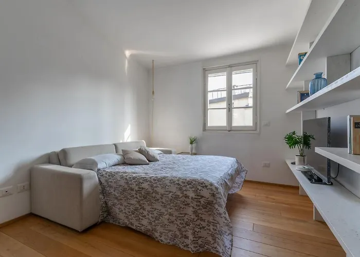 The Rent - Lovely One-bedroom In Moscova *