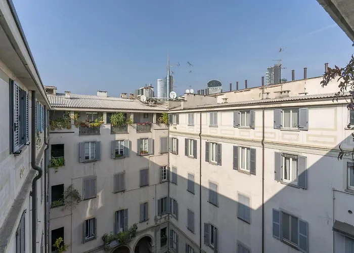 The Rent - Lovely One-bedroom In Moscova מילאנו