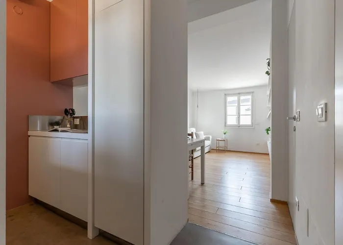 The Rent - Lovely One-bedroom In Moscova * מילאנו