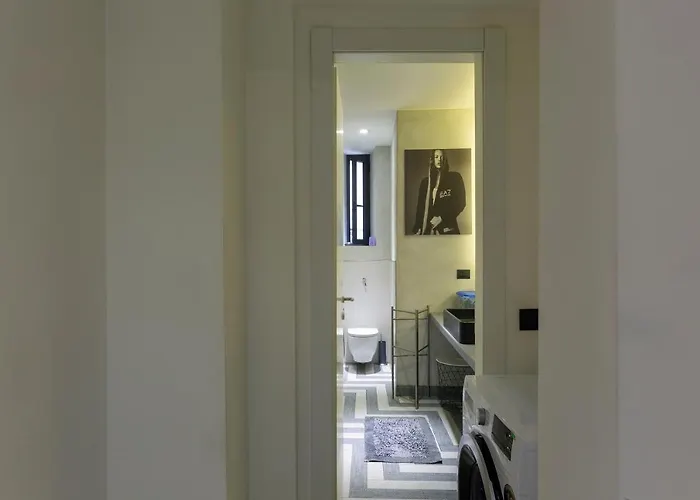 Armani House, Superior In Center Milano