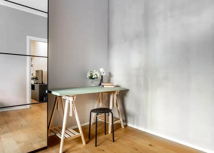 Joivy Charming Flat With Desk