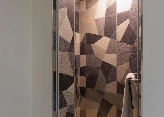 Armani House, Superior In Center Appartamento