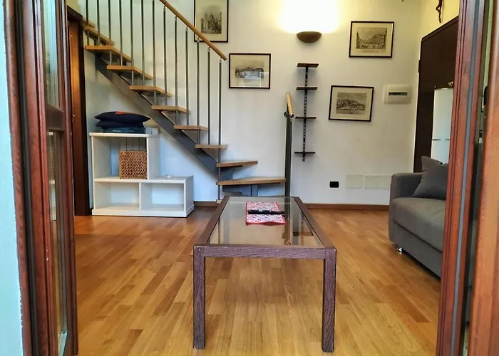 Big Bright Flat In Close To Loreto Square * Milánó