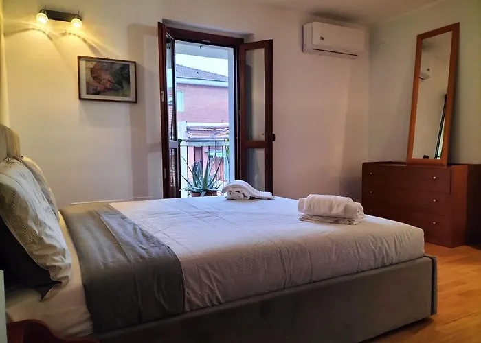 דירה Big Bright Flat In Close To Loreto Square