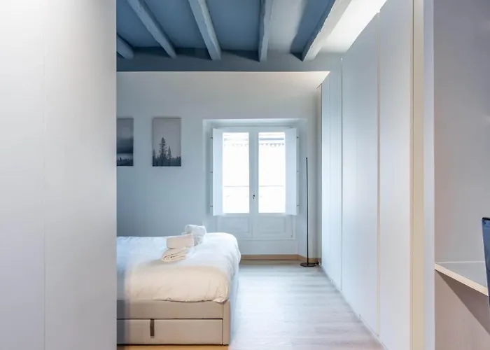 Easylife - - Ferrari 9 - Navigli * Милан