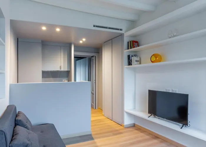 Easylife - - Ferrari 9 - Navigli Милан