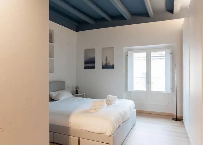 Easylife - - Ferrari 9 - Navigli * Милан