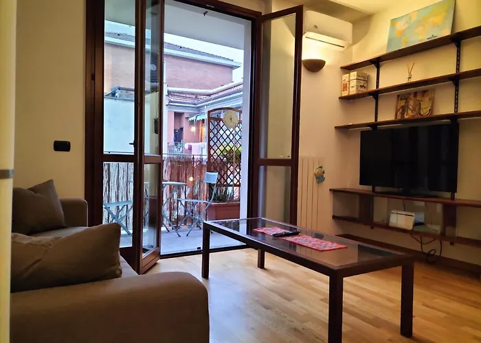 Big Bright Flat In Close To Loreto Square