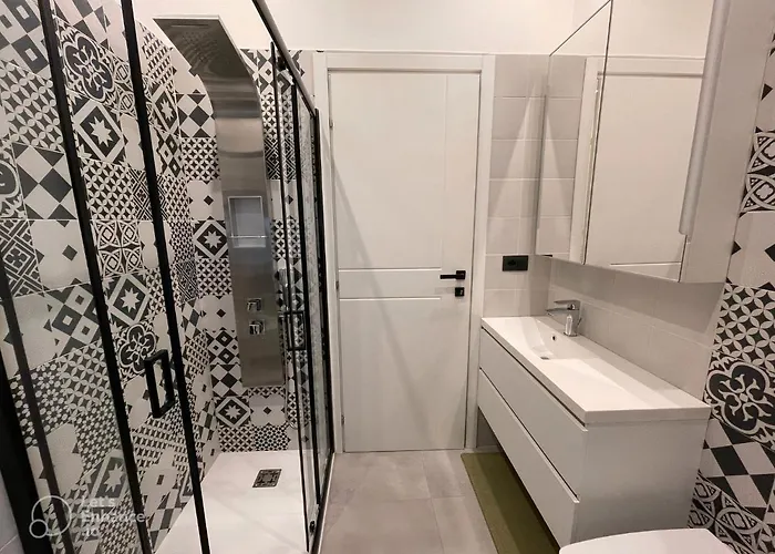 R39 Modern With Private Parking شقة ميلان