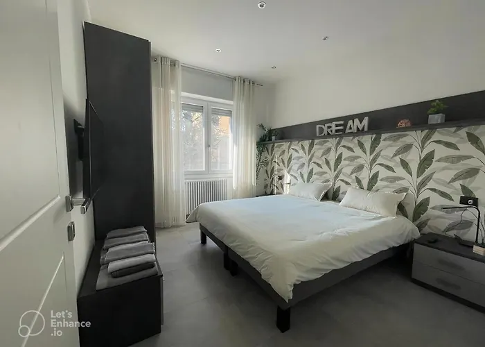 R39 Modern With Private Parking شقة ميلان