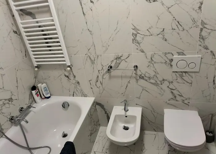 Stanza In Zona Solari In Incantevole Milán